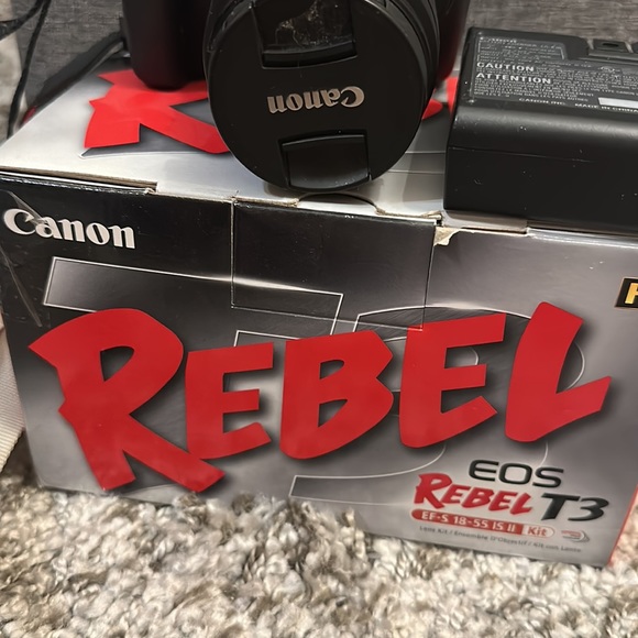 Canon Rebel EOS T3 HD EF-S 18-55 IS II Kit box & Manfrotto carry camera Bag New - Picture 4 of 7